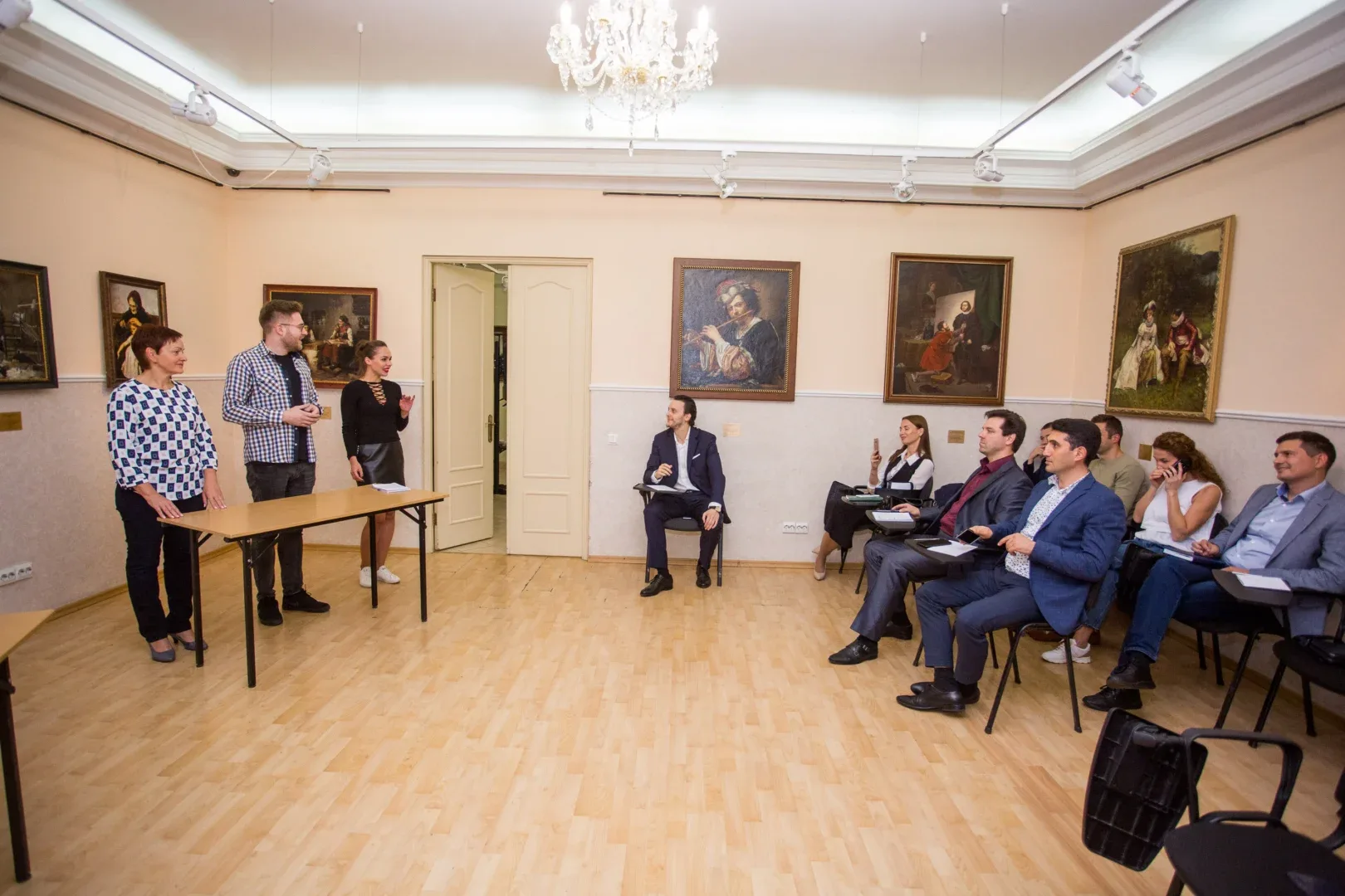 Спикеры отрабатывают теорию на практике